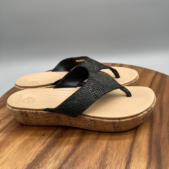 Crocs Leigh Sandals Womens 9 Black Snakeskin Wedge Beachy Resort Cruise Vacation - Picture 1 of 8